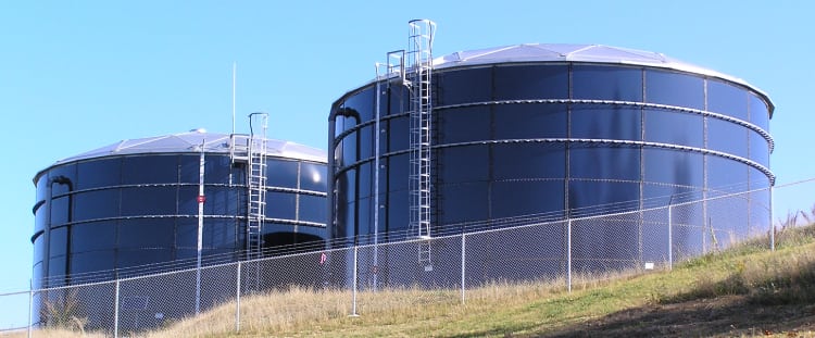 Preventing contamination in water storage tanks